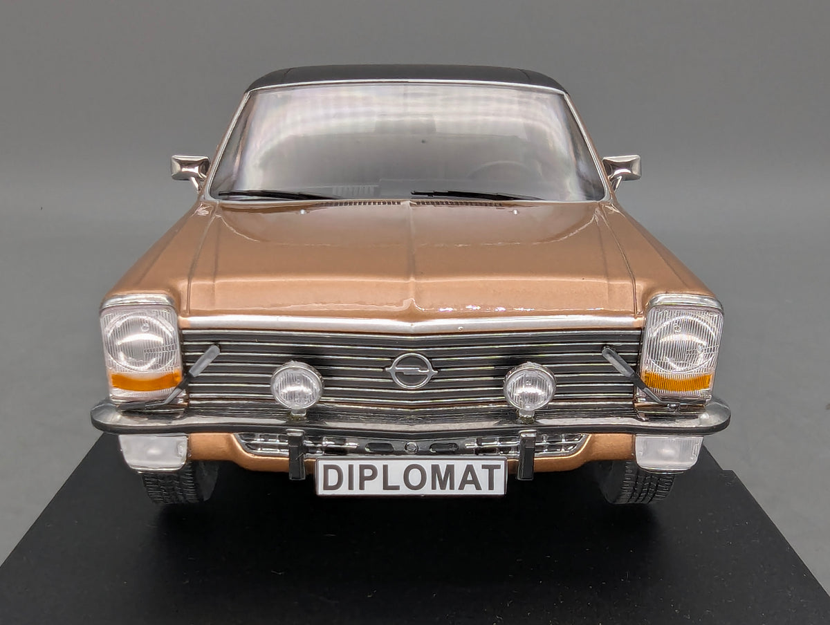 Modellautos 1:18 MCG Modelcar Group 18335 Opel Diplomat B Beige Metallic mit OVP