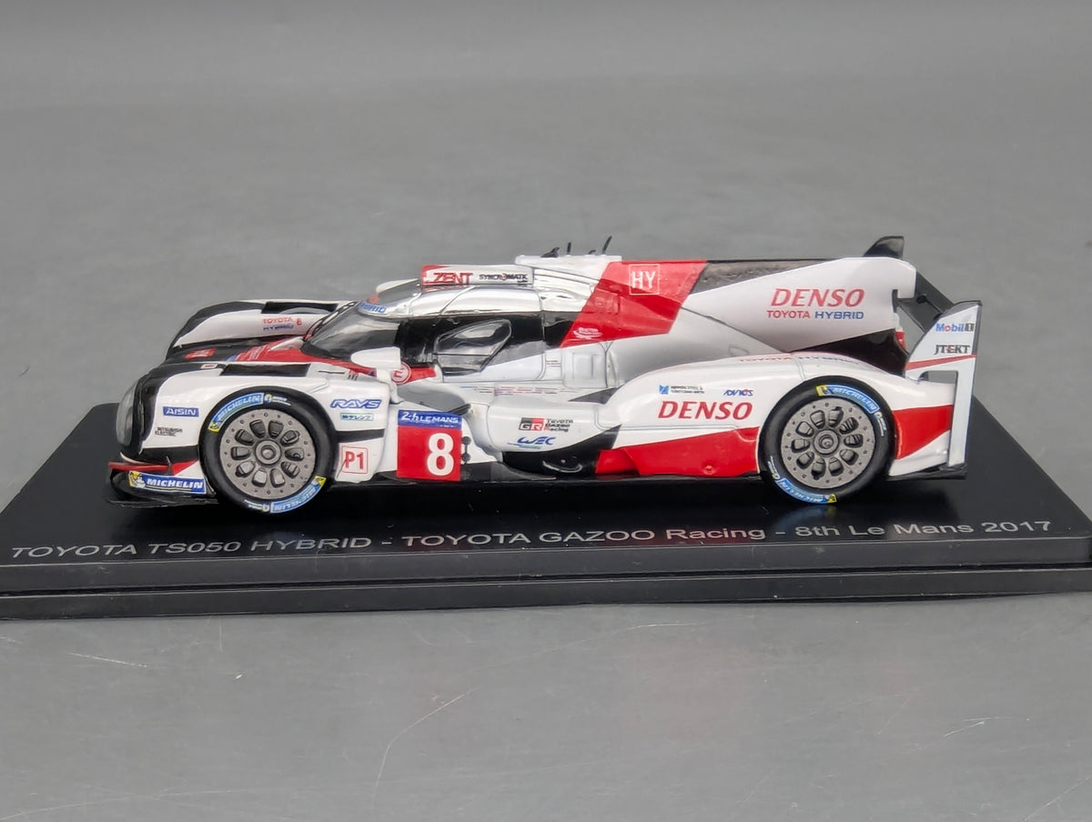 Modellautos 1:43 Spark Toyota TS050 Hybrid 24h Le Mans 2017 #8 Vitrine