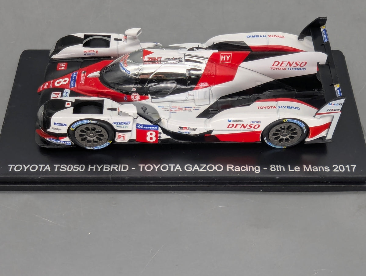 Modellautos 1:43 Spark Toyota TS050 Hybrid 24h Le Mans 2017 #8 Vitrine