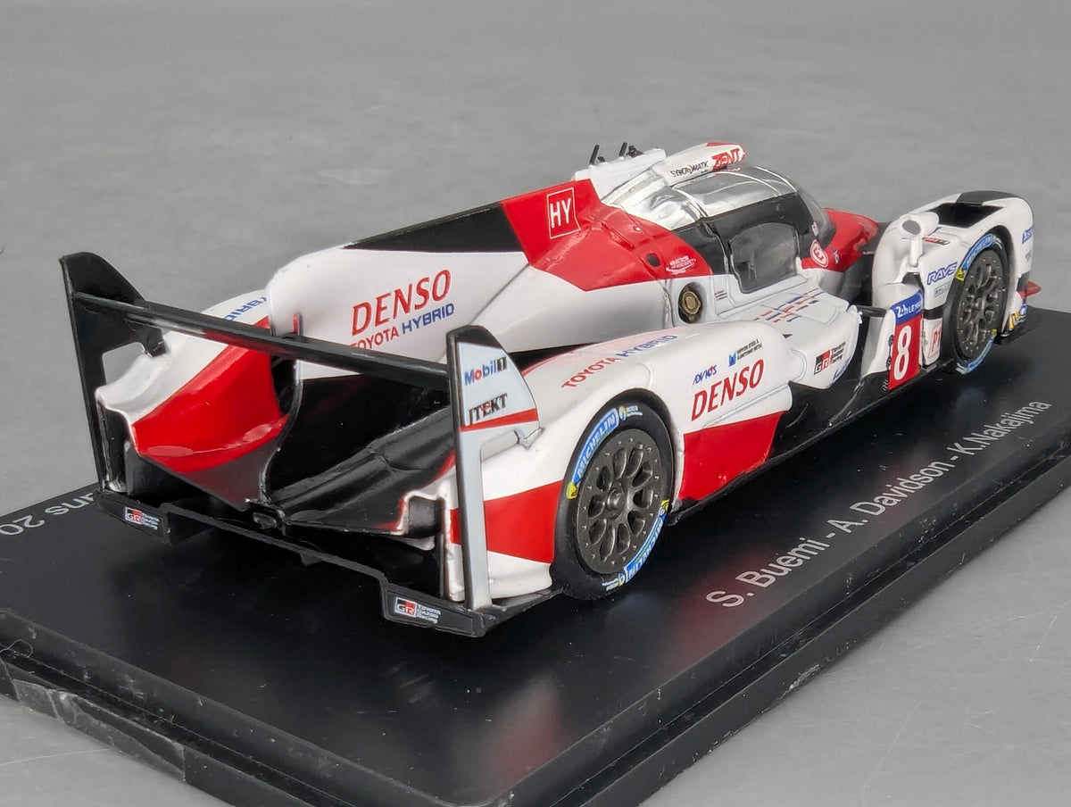 Modellautos 1:43 Spark Toyota TS050 Hybrid 24h Le Mans 2017 #8 Vitrine