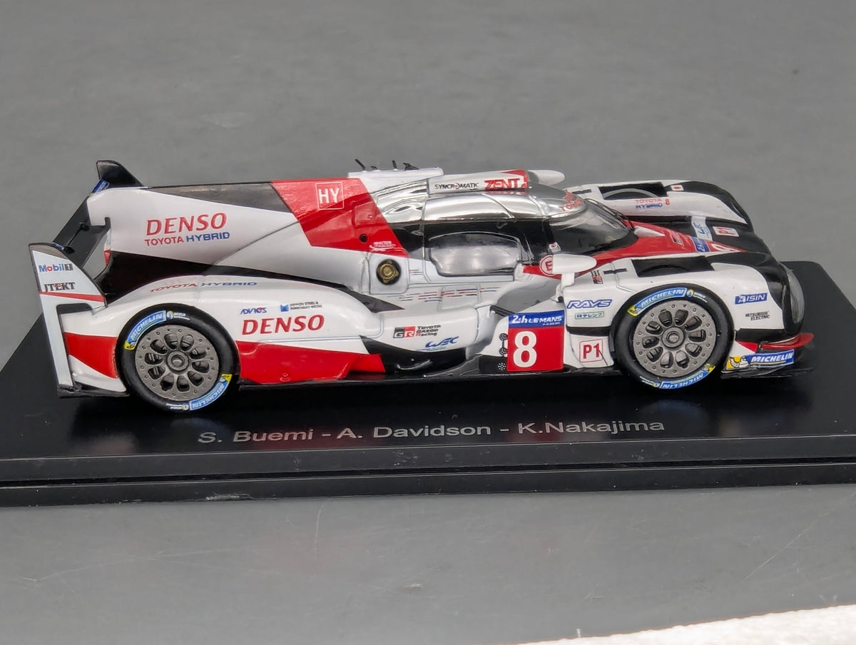 Modellautos 1:43 Spark Toyota TS050 Hybrid 24h Le Mans 2017 #8 Vitrine