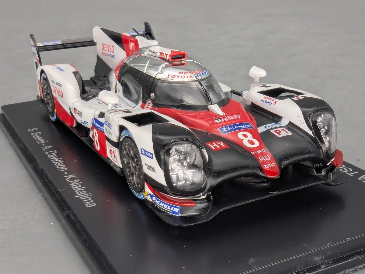 Modellautos 1:43 Spark Toyota TS050 Hybrid 24h Le Mans 2017 #8 Vitrine