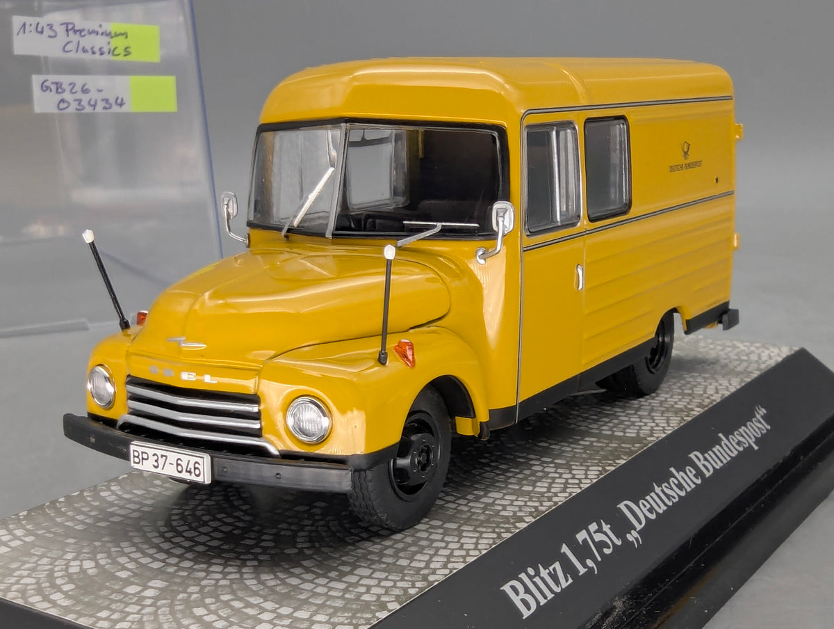 Modellautos 1:43 Premium ClassiXXs Opel Blitz 1,75t Deutsche Bundespost Vitrine