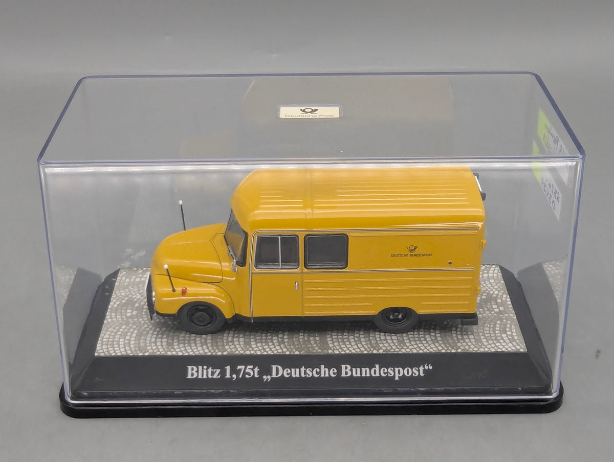 Modellautos 1:43 Premium ClassiXXs Opel Blitz 1,75t Deutsche Bundespost Vitrine
