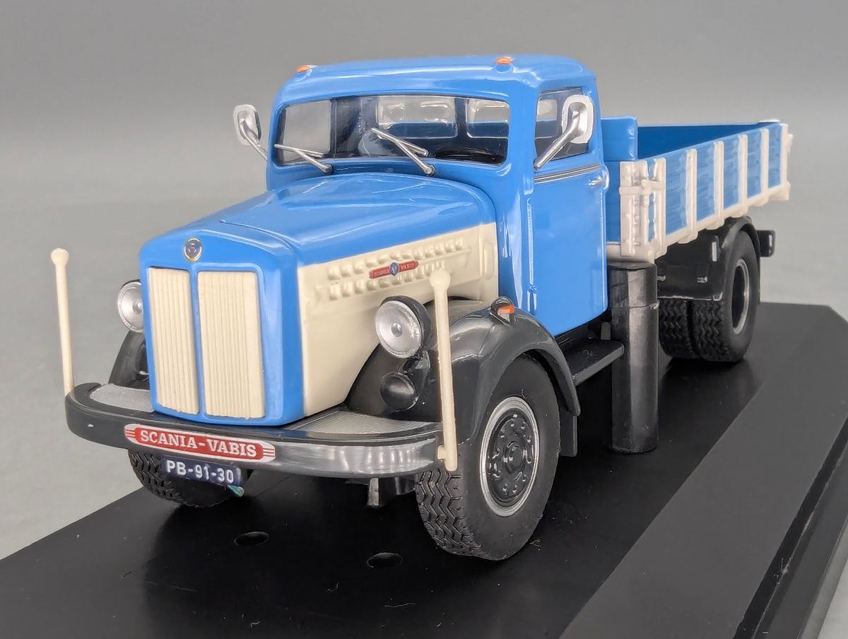 LKW Modell 1:50 NZG 584 Scania Vabis L60 Pritschen LKW Blau Weiß mit Vitrine