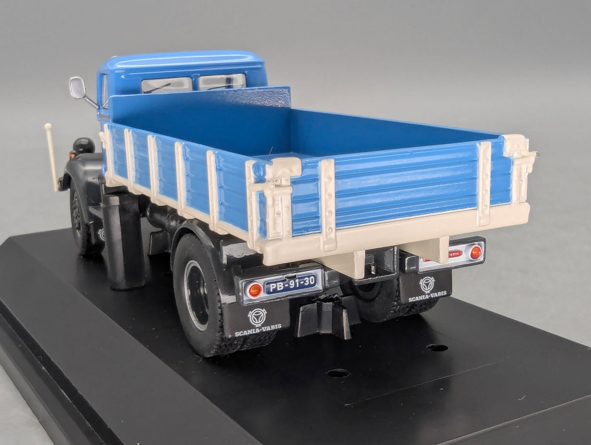 LKW Modell 1:50 NZG 584 Scania Vabis L60 Pritschen LKW Blau Weiß mit Vitrine