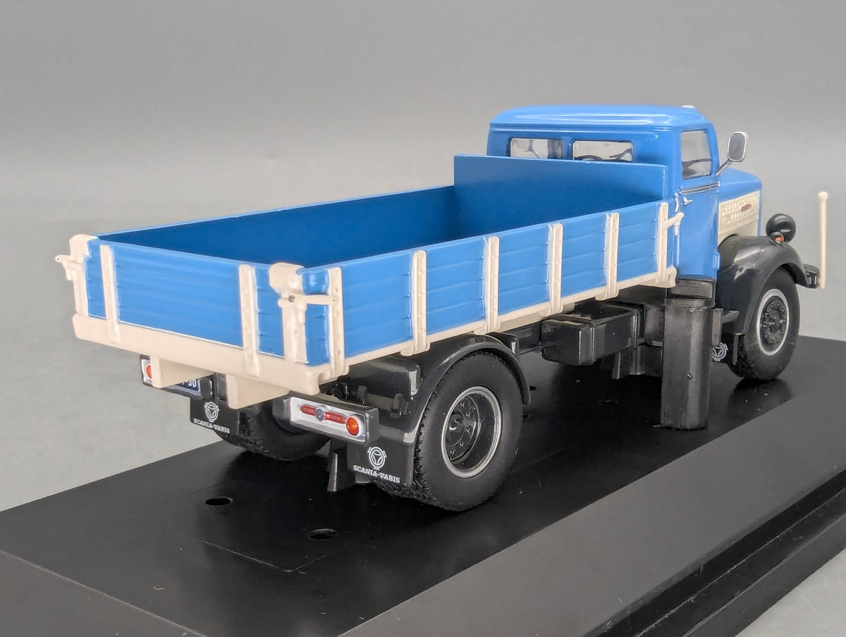 LKW Modell 1:50 NZG 584 Scania Vabis L60 Pritschen LKW Blau Weiß mit Vitrine