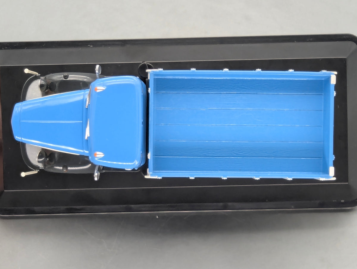 LKW Modell 1:50 NZG 584 Scania Vabis L60 Pritschen LKW Blau Weiß mit Vitrine