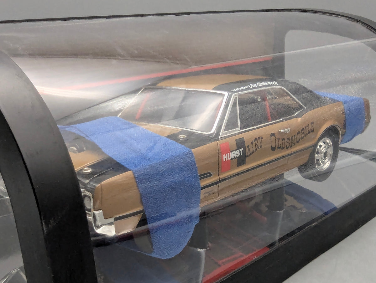 Modellautos 1:18 Ertl Oldsmobile 1966 Hurst Hairy Olds mit OVP