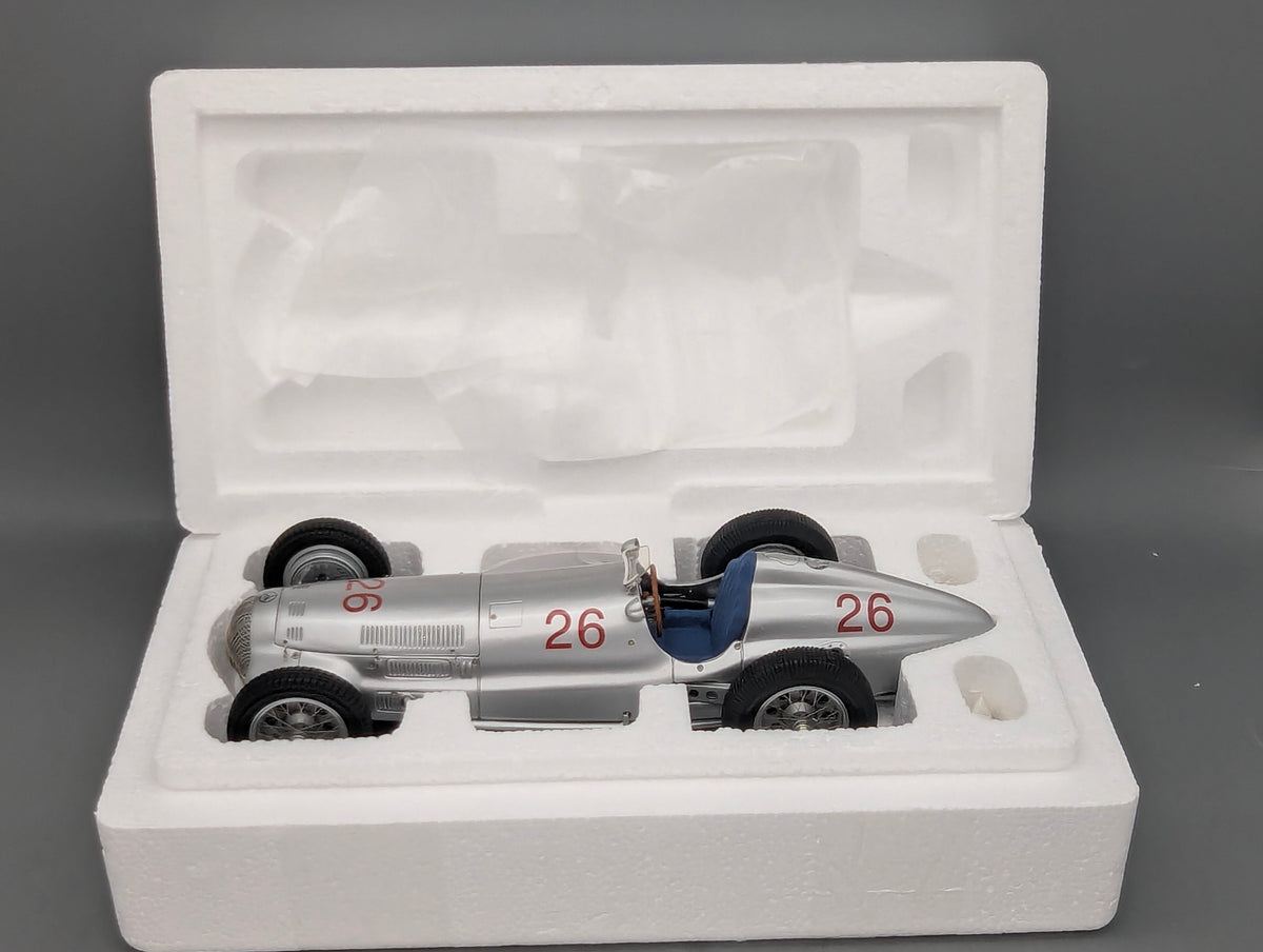 Modellautos 1:18 CMC Mercedes Benz W154 Der Große Sieger Frankreich 1938 #26 OVP