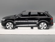 Modellautos 1:18 Minichamps Audi Q7 Orcaschwarz mit Dealer OVP