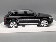 Modellautos 1:18 Minichamps Audi Q7 Orcaschwarz mit Dealer OVP