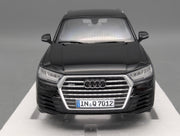 Modellautos 1:18 Minichamps Audi Q7 Orcaschwarz mit Dealer OVP