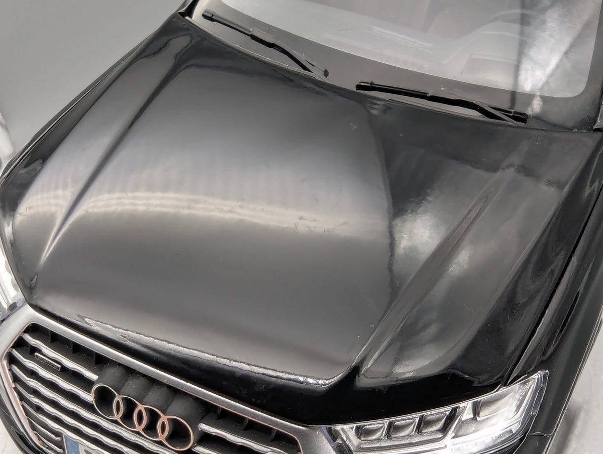 Modellautos 1:18 Minichamps Audi Q7 Orcaschwarz mit Dealer OVP