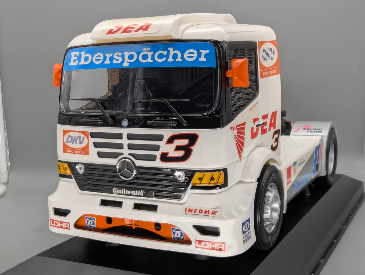 LKW Modell 1:12 Carson Mercedes Benz Atego Renntruck 1999 #3 M Oestreich Vitrine