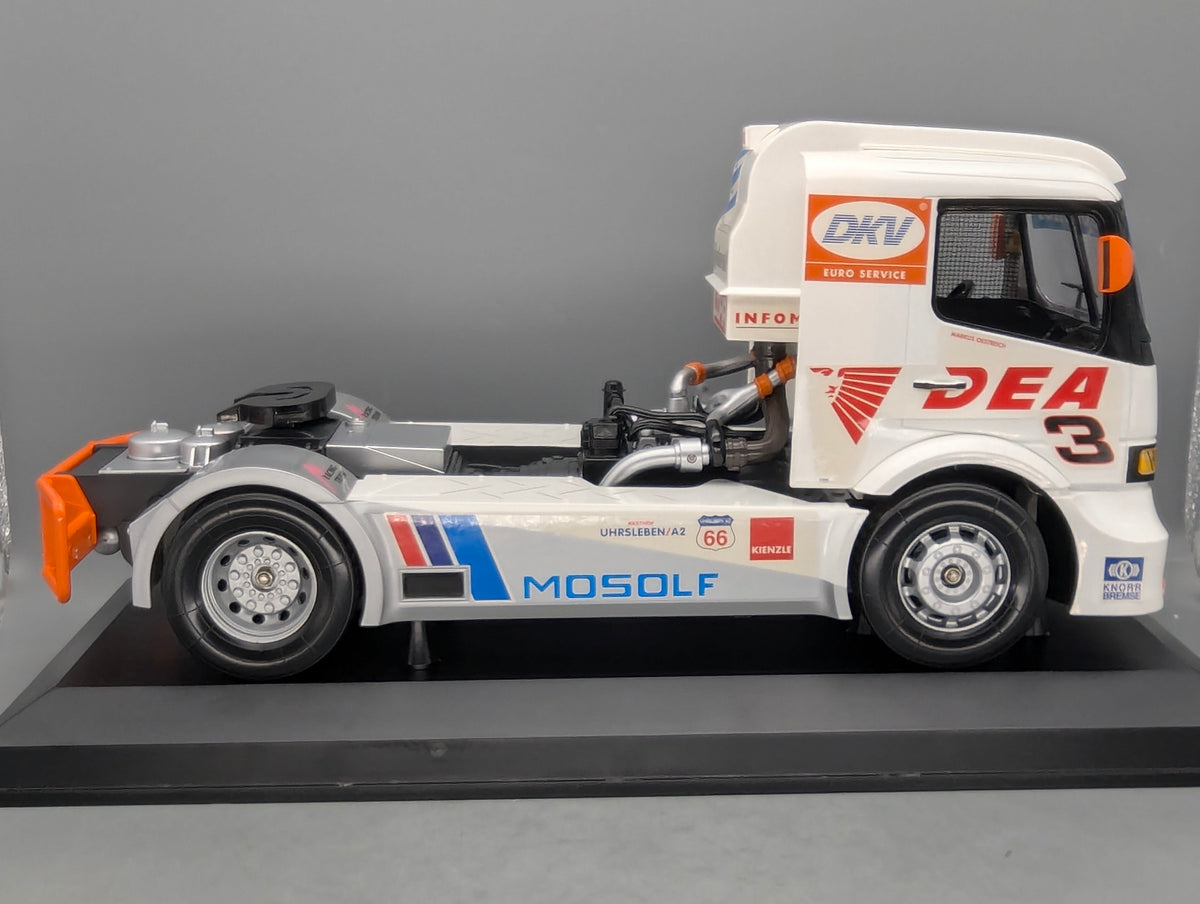 LKW Modell 1:12 Carson Mercedes Benz Atego Renntruck 1999 #3 M Oestreich Vitrine