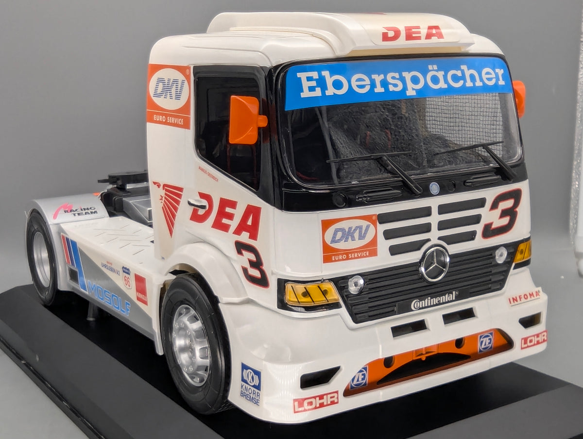 LKW Modell 1:12 Carson Mercedes Benz Atego Renntruck 1999 #3 M Oestreich Vitrine