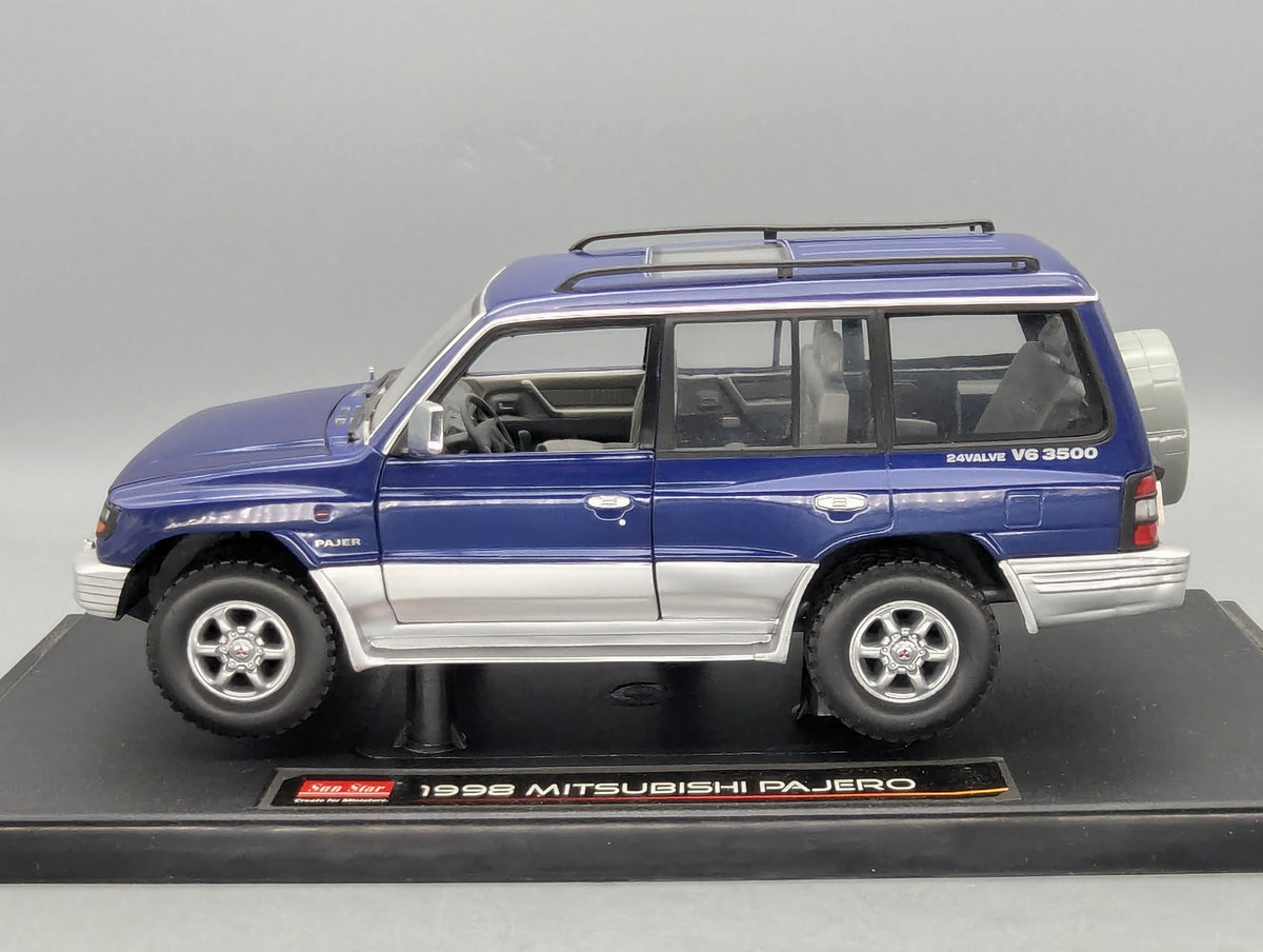 Modellautos 1:18 Sun Star Mitsubishi Pajero Long 3.5 V6 1998 Royal Blue mit OVP