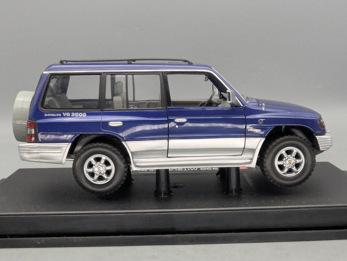 Modellautos 1:18 Sun Star Mitsubishi Pajero Long 3.5 V6 1998 Royal Blue mit OVP