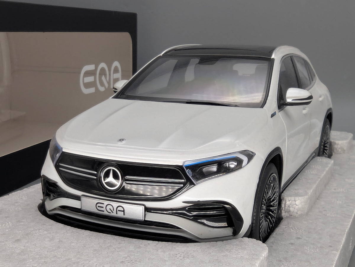 Modellautos 1:18 NZG Mercedes Benz EQA Digitalweiß mit Dealer OVP