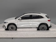 Modellautos 1:18 NZG Mercedes Benz EQA Digitalweiß mit Dealer OVP
