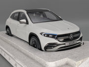 Modellautos 1:18 NZG Mercedes Benz EQA Digitalweiß mit Dealer OVP