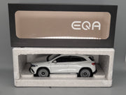 Modellautos 1:18 NZG Mercedes Benz EQA Digitalweiß mit Dealer OVP