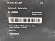 Modellautos 1:18 NZG Mercedes Benz EQA Digitalweiß mit Dealer OVP