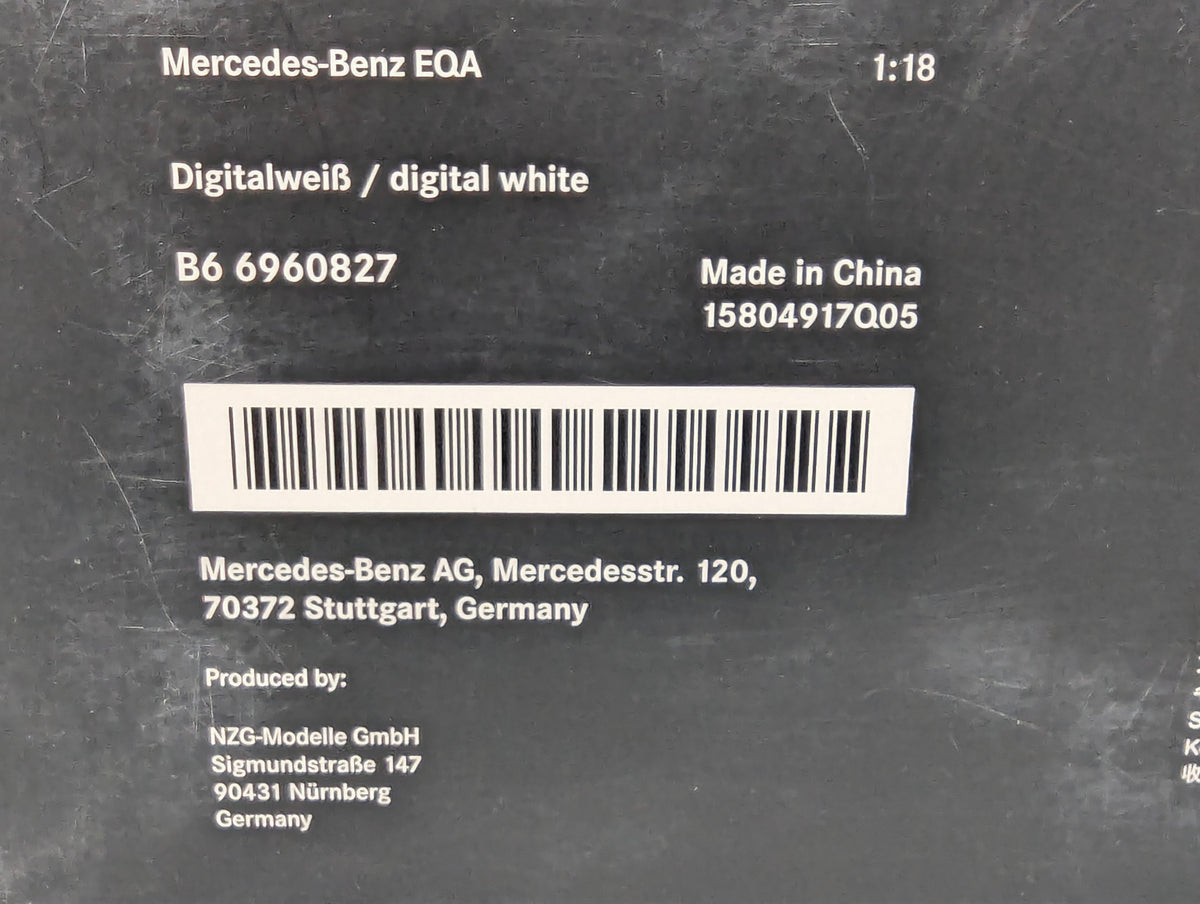 Modellautos 1:18 NZG Mercedes Benz EQA Digitalweiß mit Dealer OVP