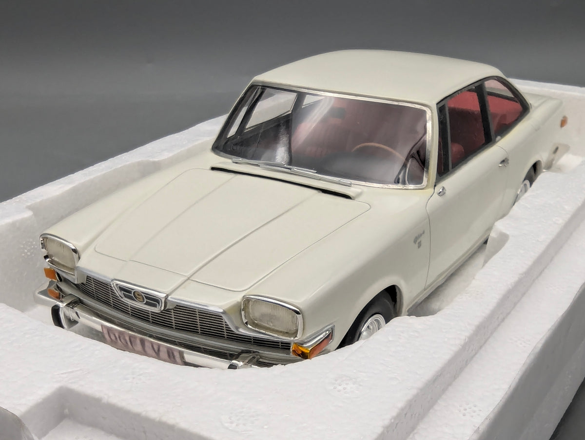 Modellautos 1:18 Schuco Glas 2600 V8 Weiß mit OVP