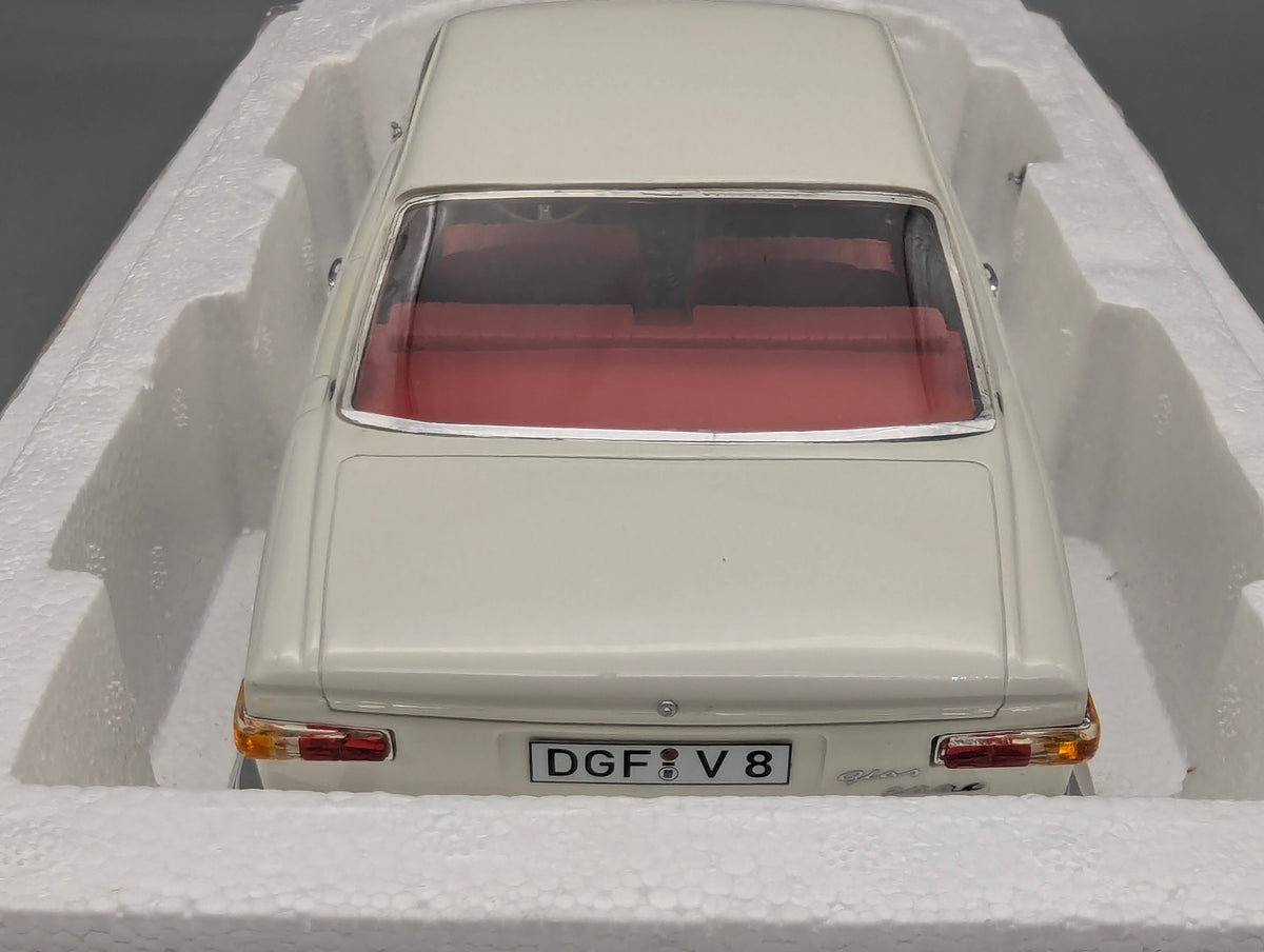 Modellautos 1:18 Schuco Glas 2600 V8 Weiß mit OVP