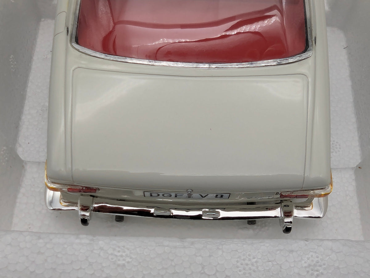 Modellautos 1:18 Schuco Glas 2600 V8 Weiß mit OVP