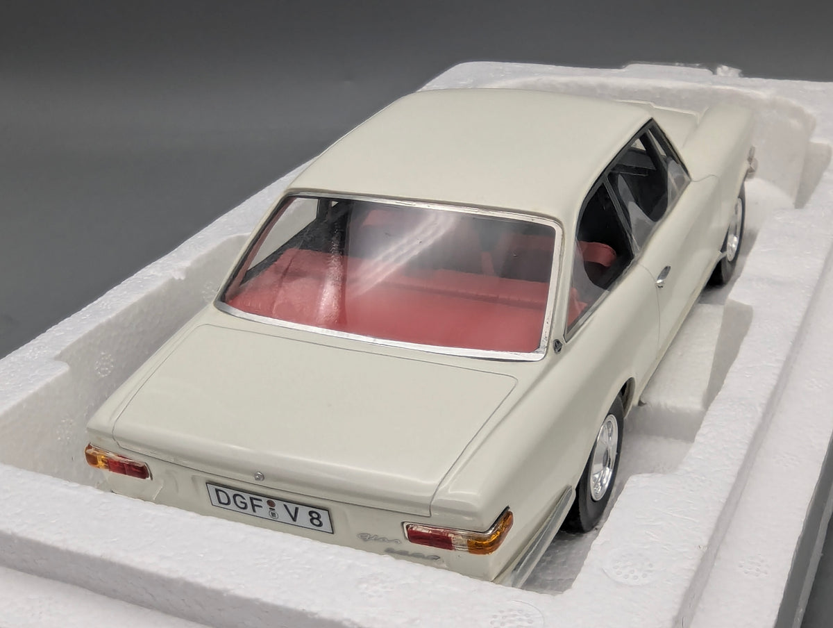 Modellautos 1:18 Schuco Glas 2600 V8 Weiß mit OVP