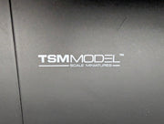 Modellautos 1:12 TSM Porsche 956L WINNER 24h Le Mans 1982 #1 Ickx + Bell Vitrine