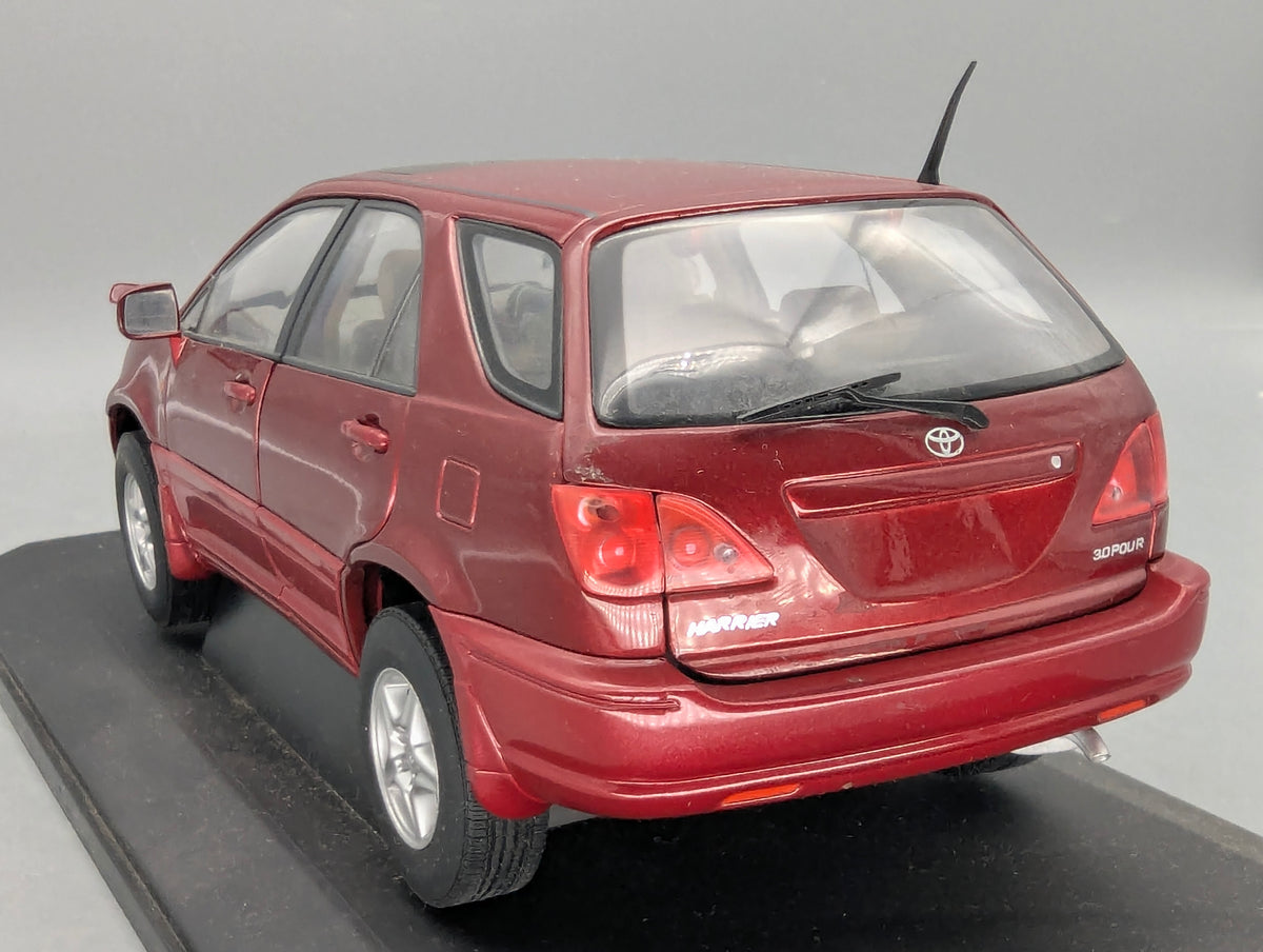 Modellautos 1:18 AUTOart 70035 Toyota Harrier Rot Metallic mit OVP