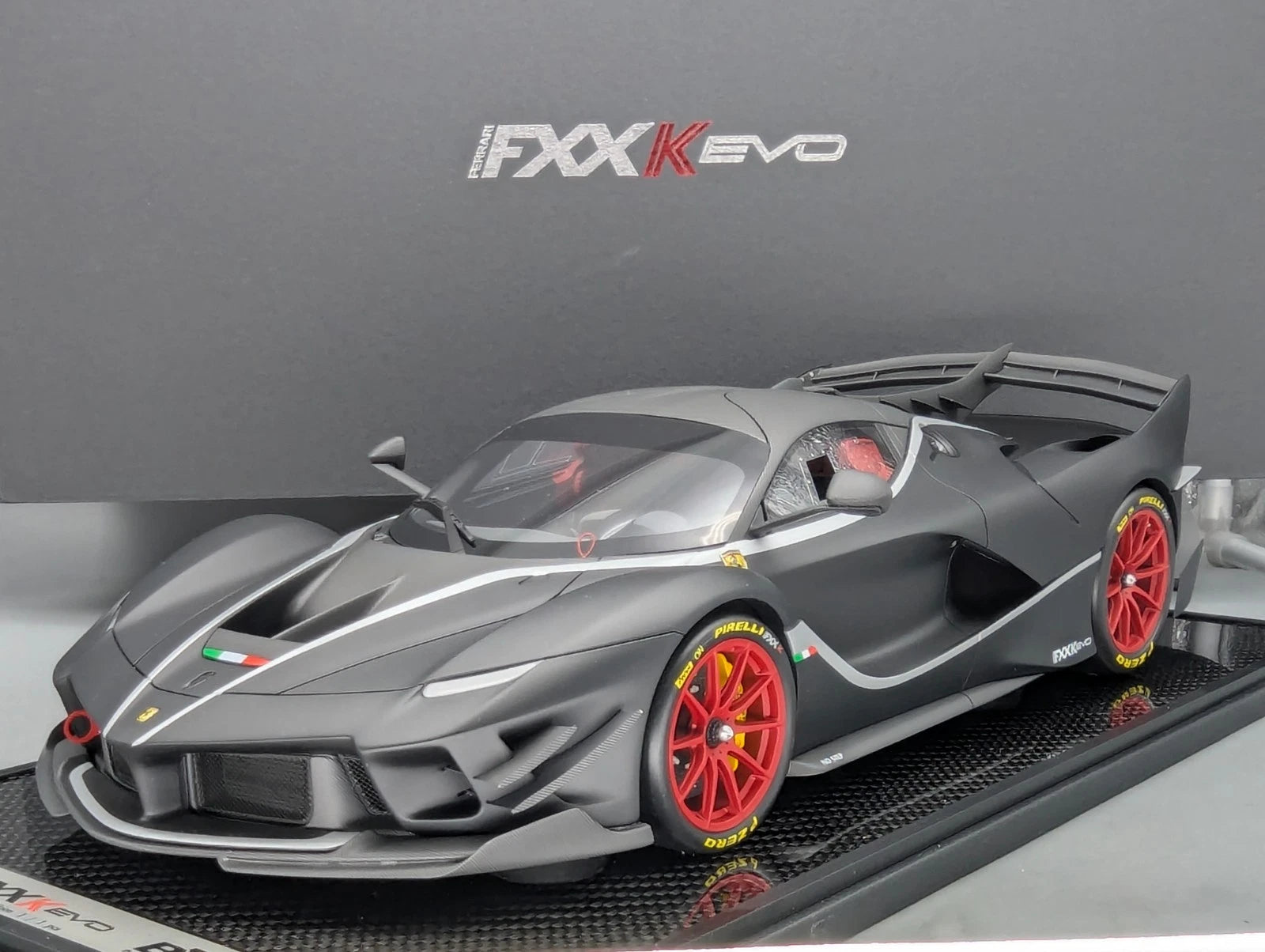 Modellautos 1:12 BBR Ferrari FXX-K EVO Matt Black Ltd 01/01 Vitrine OVP