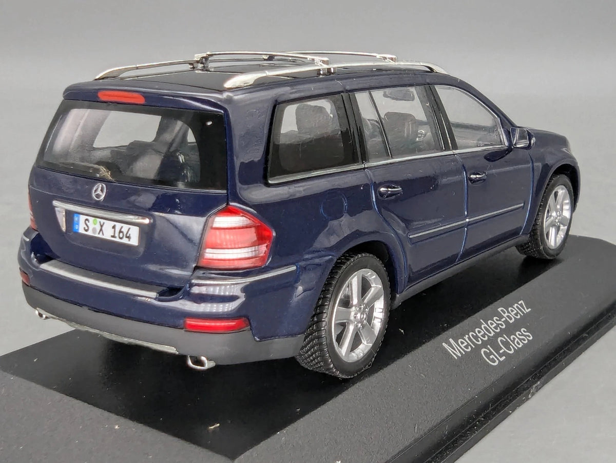 Modellautos 1:43 Minichamps Mercedes Benz GL-Klasse Tansanit-Blau Dealer OVP
