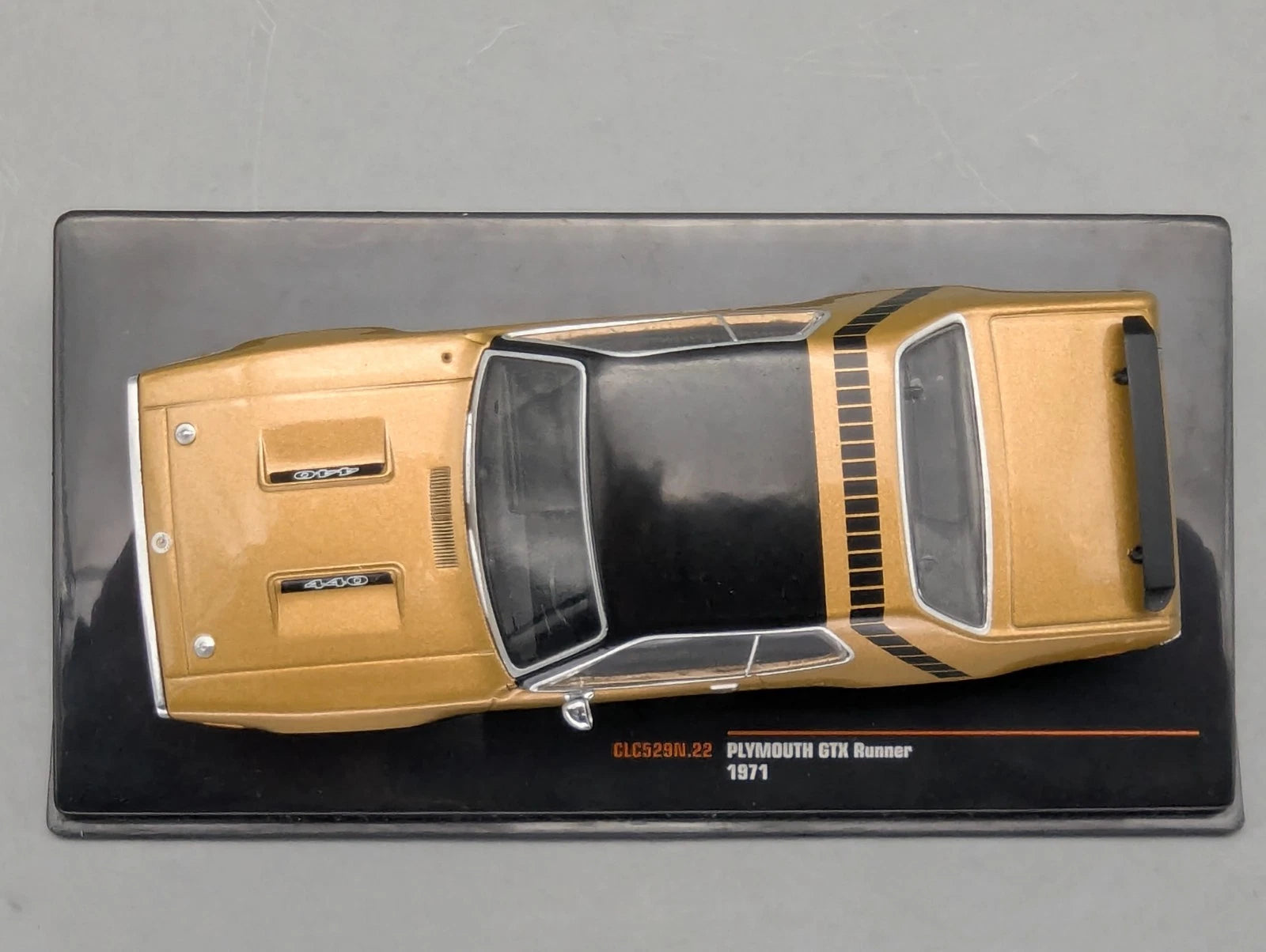 Modellautos 1:43 Ixo Plymouth GTX Runner 1971 mit Vitrine