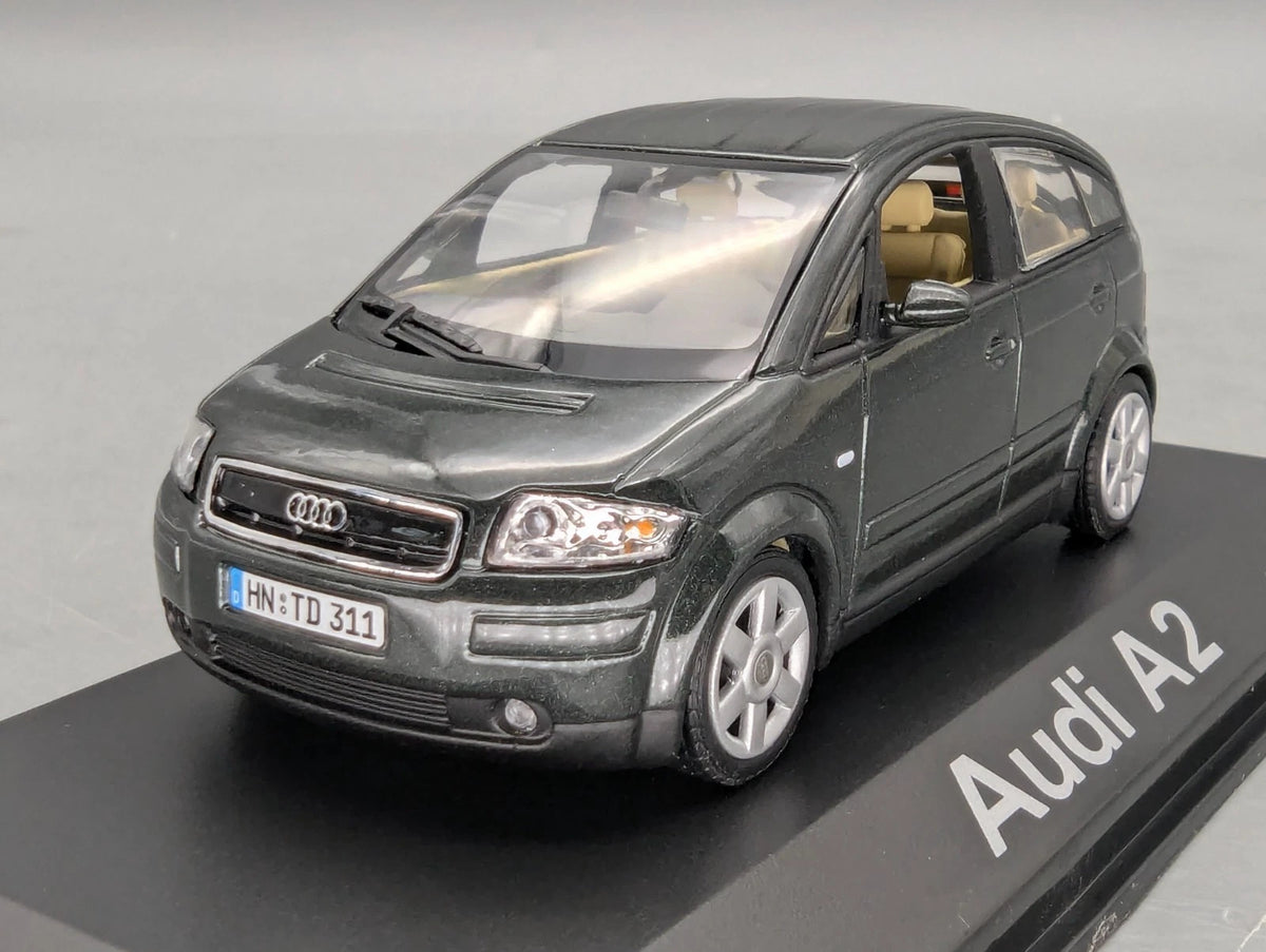 Modellautos 1:43 Minichamps Audi A2 Grau Metallic mit Dealer OVP