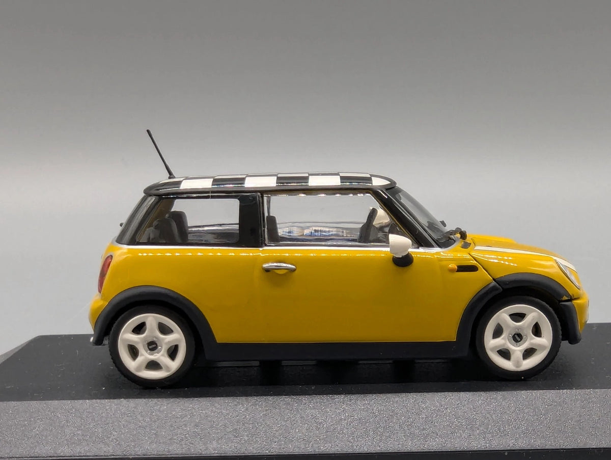 Modellautos 1:43 Minichamps Mini One 2001 Mellow Yellow Haube zum Öffnen mit OVP