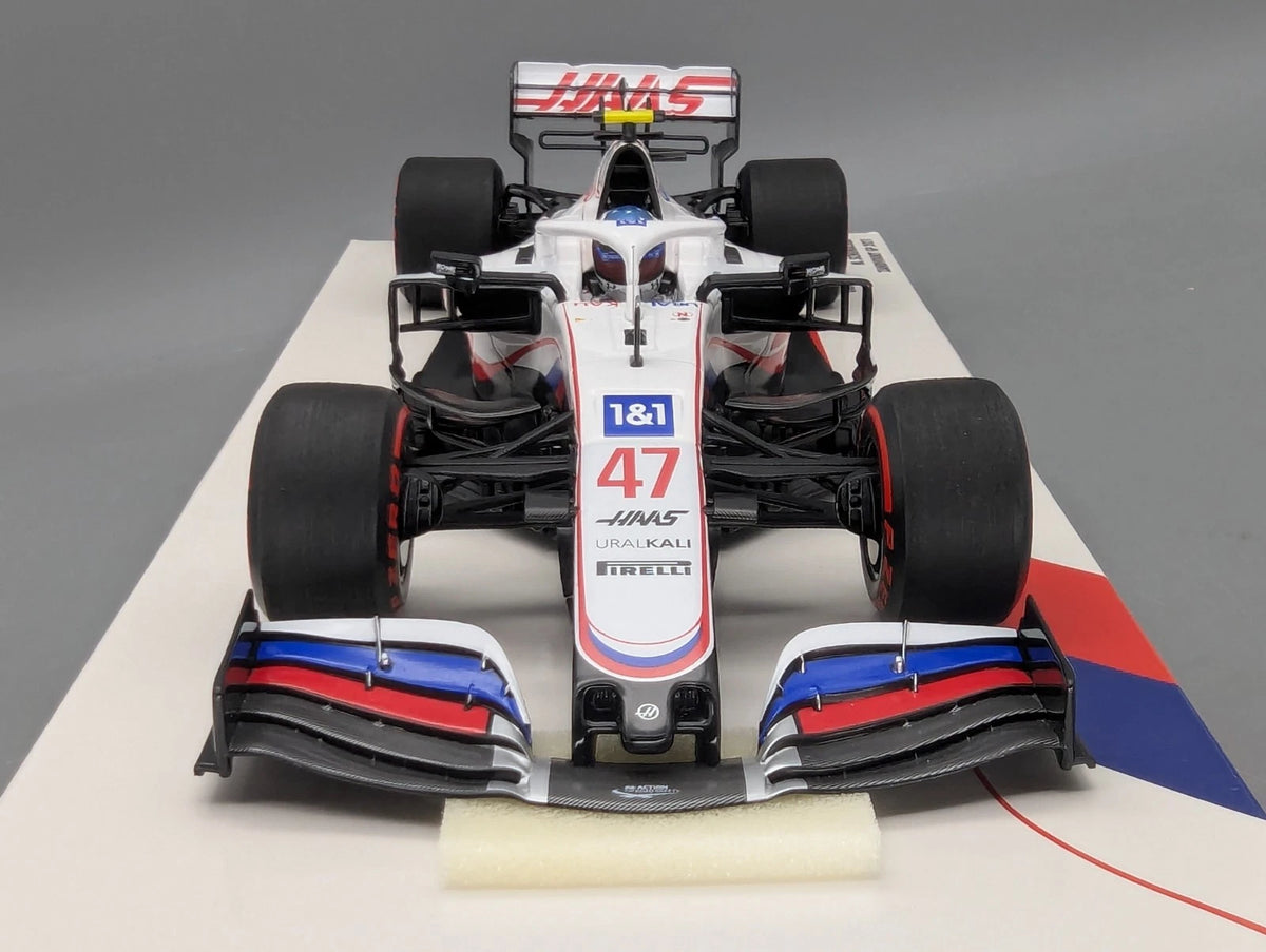 Modellautos 1:18 Minichamps Haas F1 Team VF-21 NL 2021 #47 Mick Schumacher OVP