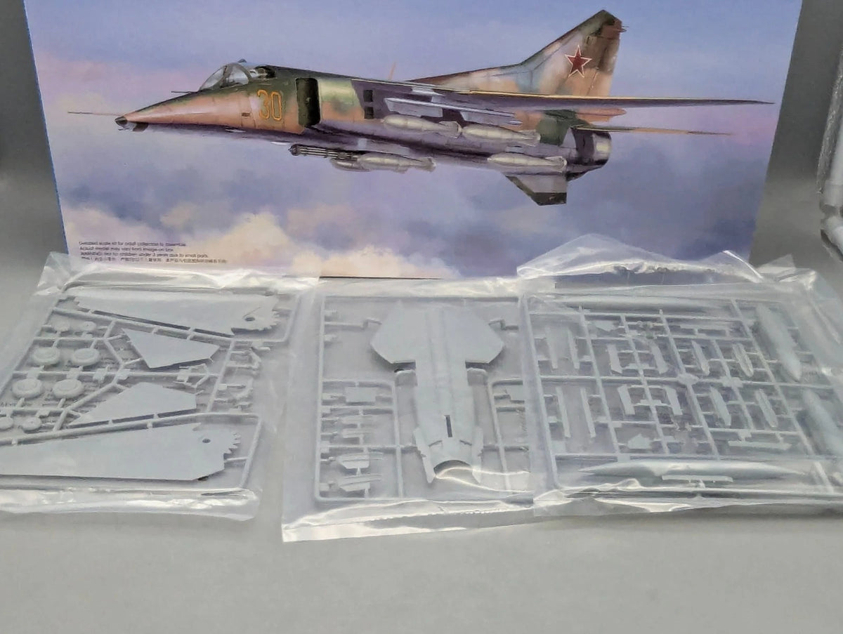 Flugzeug Bausatz 1:48 Trumpeter 05802 Mig-27 Flogger D  mit OVP