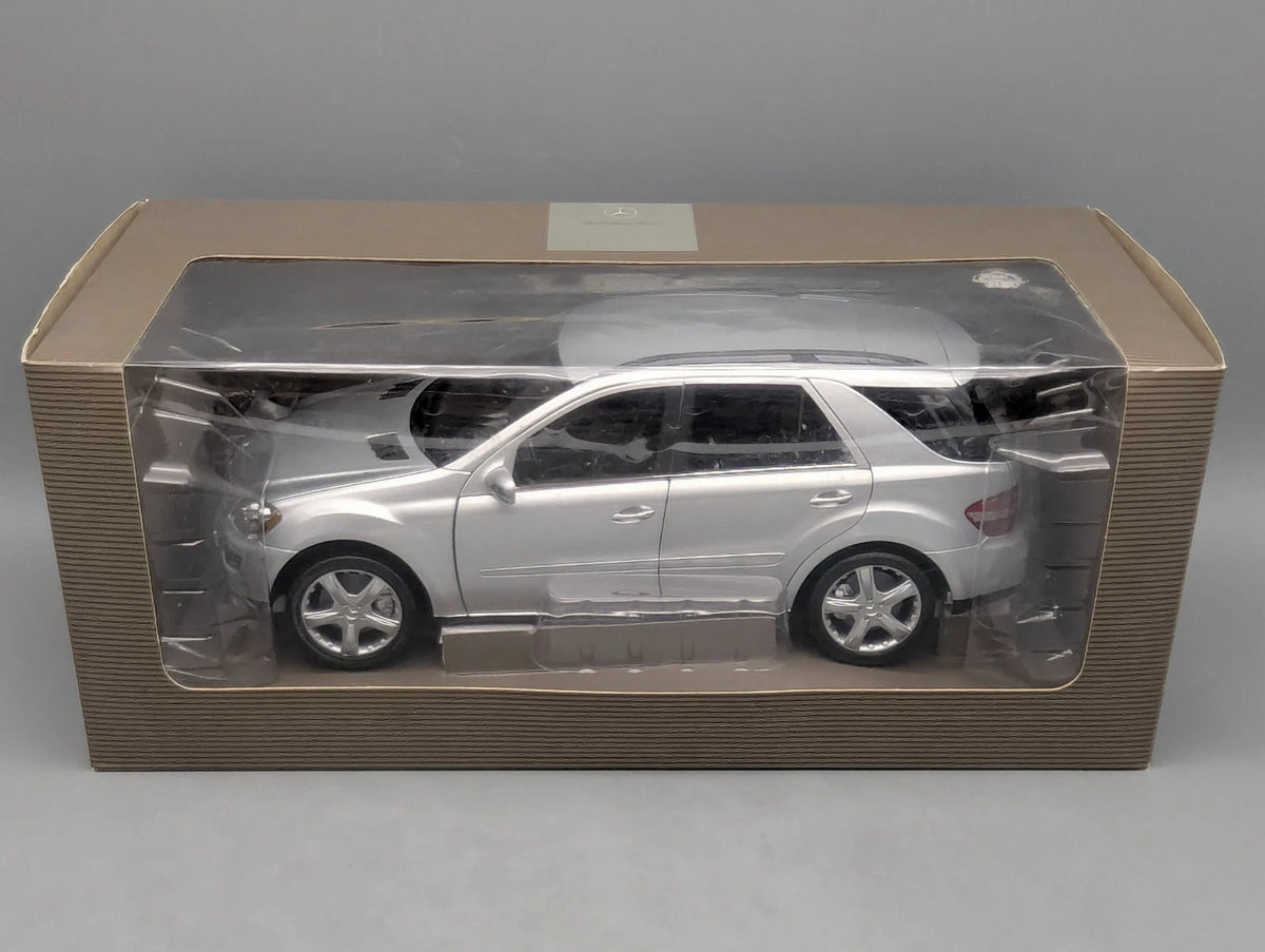 Modellautos 1:18 Minichamps Mercedes-Benz M-Klasse Iridium Silber mit Dealer OVP