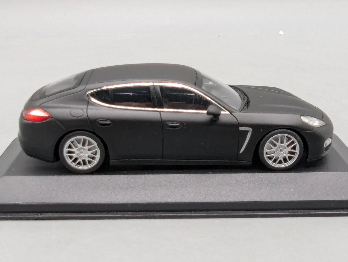 Modellautos 1:43 Minichamps Porsche 970 Panamera Turbo WAP 020 027 0C mit OVP