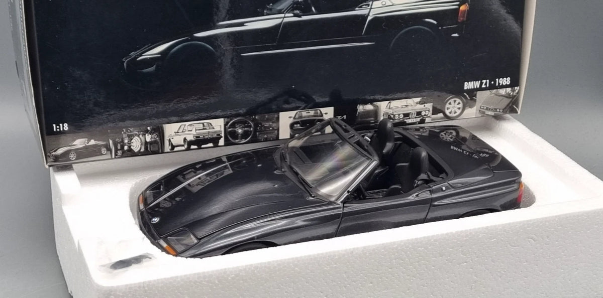 Modellautos 1:18 Minichamps 180 020100 BMW Z1 1988 black metallic OVP