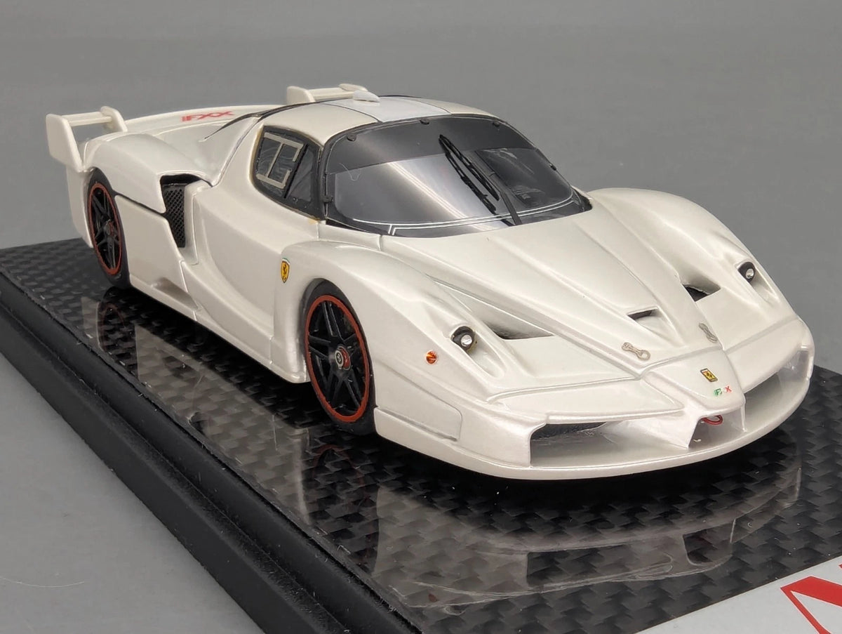 Modellautos 1:43 MR Ferrari FXX mit Open Engine Funktion mit OVP