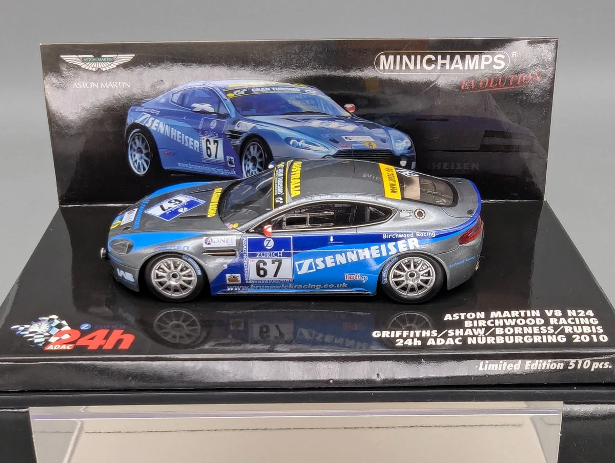 Modellautos 1:43 Minichamps Aston Martin V8 N24 24h Nürburgring 2010 #67 mit OVP