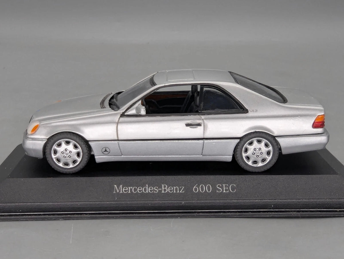 Modellautos 1:43 Minichamps Mercedes Benz 600 SEC mit  Dealer OVP