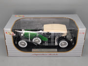 Modellautos 1:18 Signature Models SIG18110 1934 Duesenberg Grün mit OVP