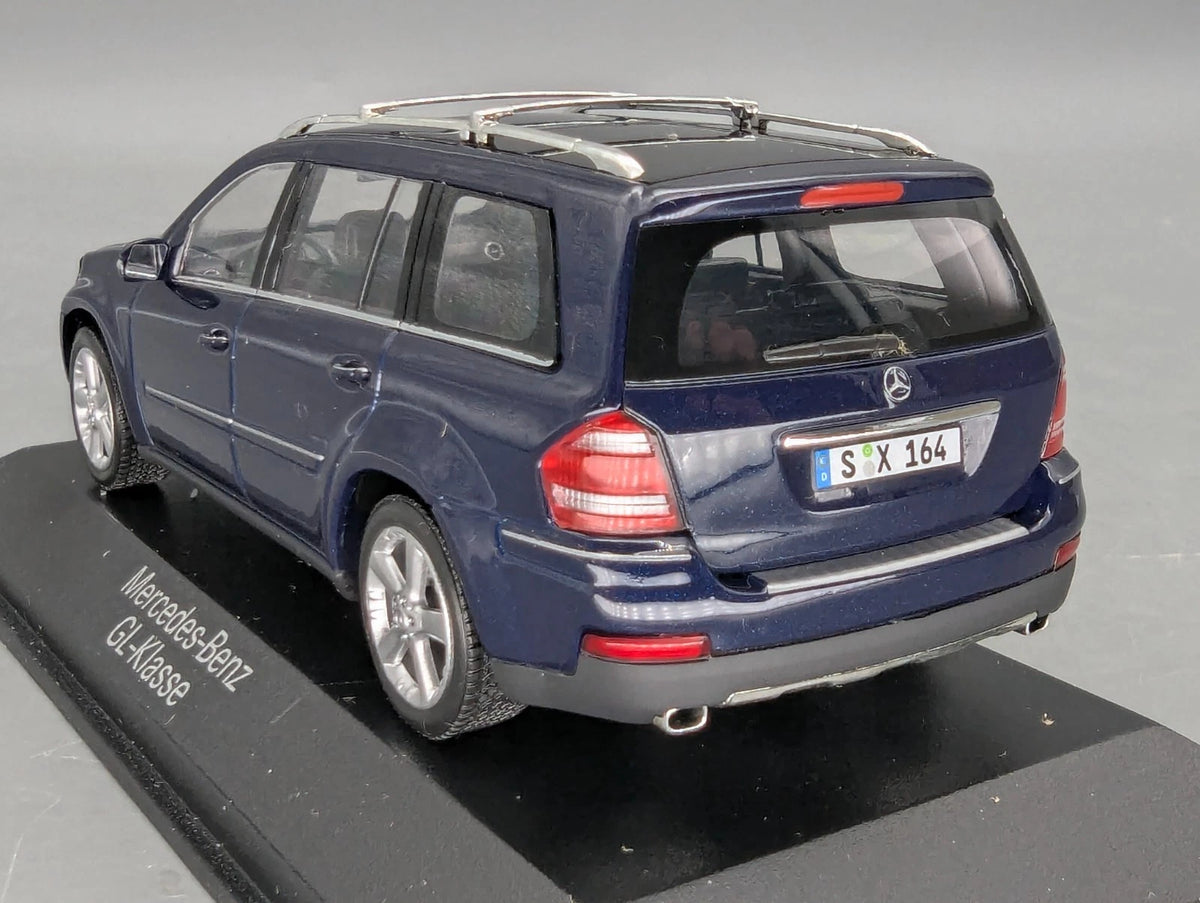Modellautos 1:43 Minichamps Mercedes Benz GL-Klasse Tansanit-Blau Dealer OVP